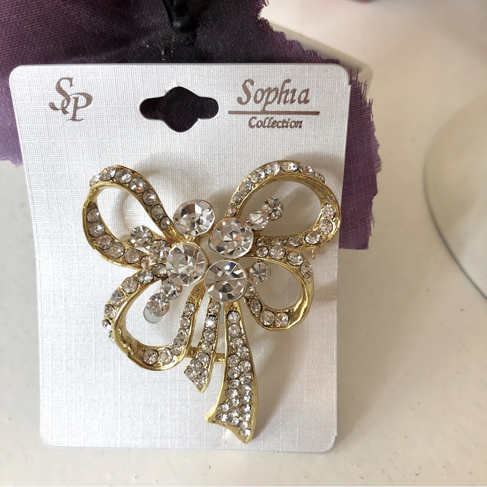 Sophia collection, jewelry bow brooch, vintage style, gold color